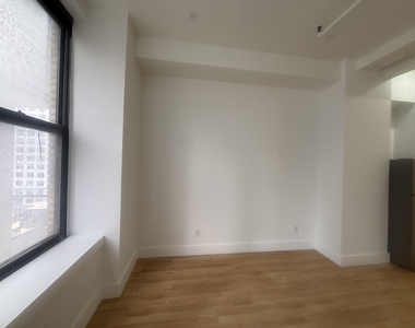 248 West 35th Street - Photo Thumbnail 4
