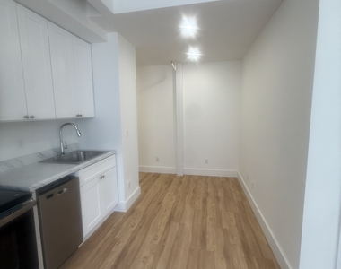 248 West 35th Street - Photo Thumbnail 6