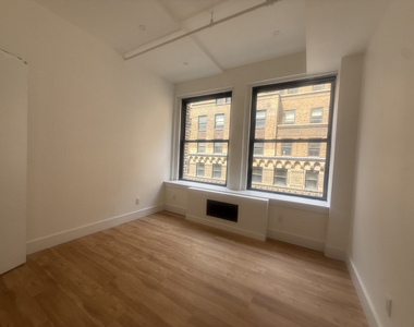 248 West 35th Street - Photo Thumbnail 5