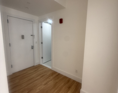 248 West 35th Street - Photo Thumbnail 4