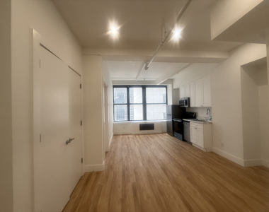 248 West 35th Street - Photo Thumbnail 4