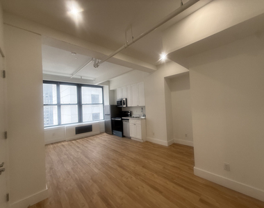 248 West 35th Street - Photo Thumbnail 5