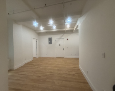 248 West 35th Street - Photo Thumbnail 5