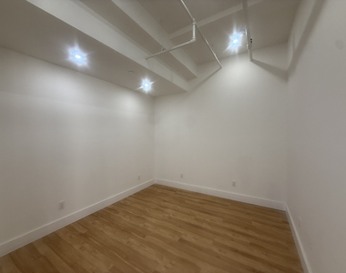 248 West 35th Street - Photo Thumbnail 5