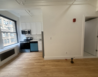 248 West 35th Street - Photo Thumbnail 4