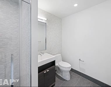 10th Avenue - Photo Thumbnail 2