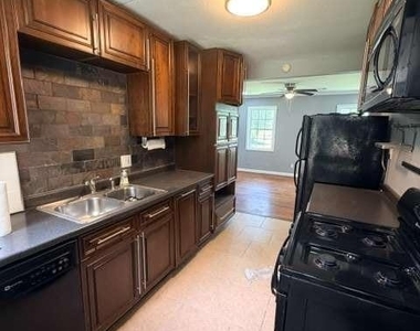 2811 Glenwood Avenue Se - Photo Thumbnail 12
