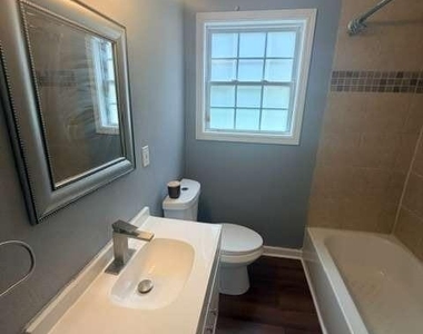 2811 Glenwood Avenue Se - Photo Thumbnail 4