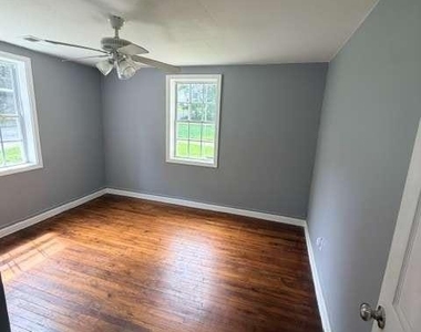 2811 Glenwood Avenue Se - Photo Thumbnail 9