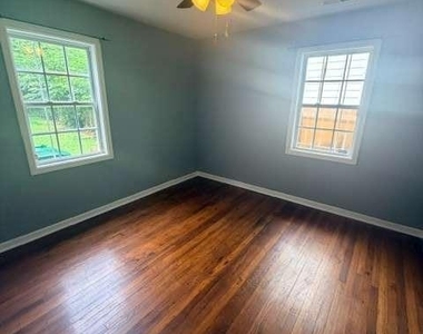 2811 Glenwood Avenue Se - Photo Thumbnail 8
