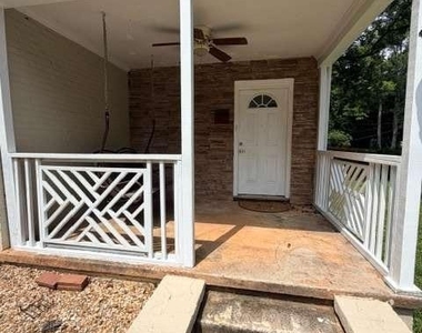 2811 Glenwood Avenue Se - Photo Thumbnail 3