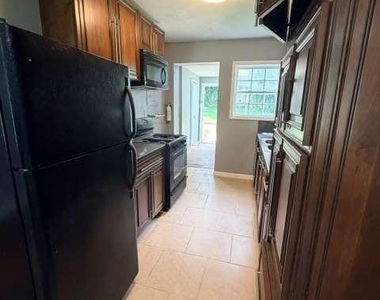 2811 Glenwood Avenue Se - Photo Thumbnail 11