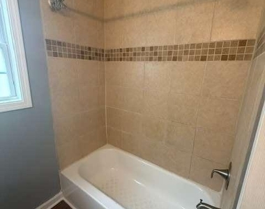 2811 Glenwood Avenue Se - Photo Thumbnail 5