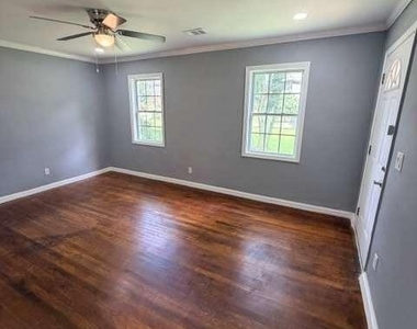 2811 Glenwood Avenue Se - Photo Thumbnail 10
