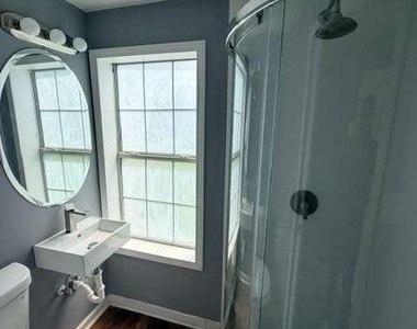 2811 Glenwood Avenue Se - Photo Thumbnail 14