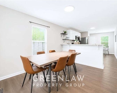 999 Washington Street Sw - Photo Thumbnail 8