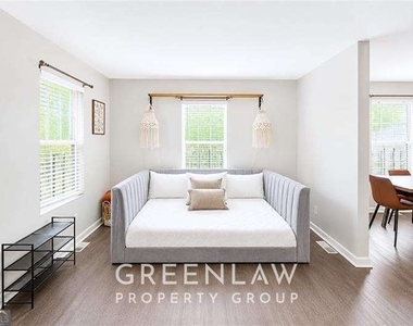 999 Washington Street Sw - Photo Thumbnail 5