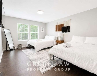 999 Washington Street Sw - Photo Thumbnail 14