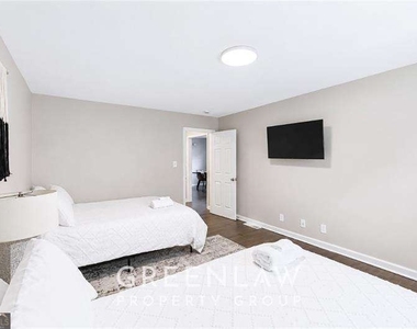 999 Washington Street Sw - Photo Thumbnail 16