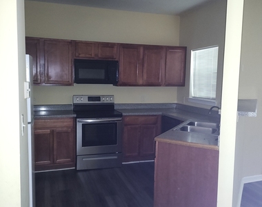 7306 Bridlewood Court - Photo Thumbnail 8