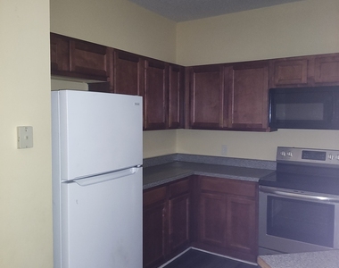 7306 Bridlewood Court - Photo Thumbnail 10