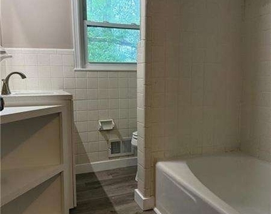 782 Prince Avenue - Photo Thumbnail 9