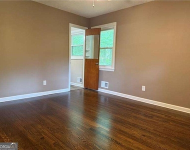 782 Prince Avenue - Photo Thumbnail 10