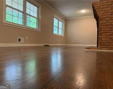 782 Prince Avenue - Photo Thumbnail 3
