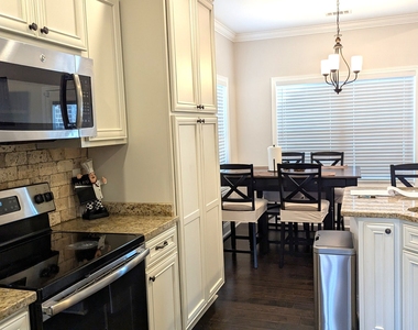 326 Willow Cove Court - Photo Thumbnail 4