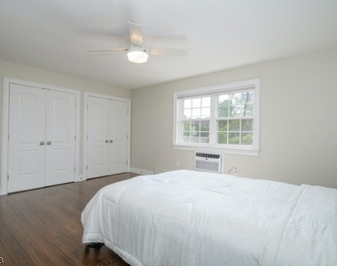 320 South - Photo Thumbnail 12