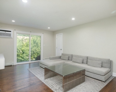 320 South - Photo Thumbnail 3