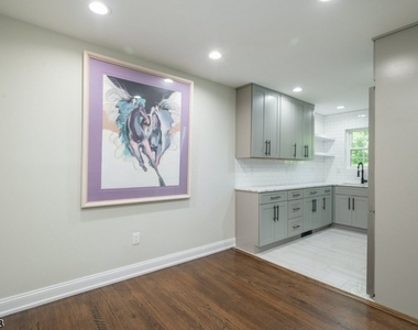 320 South - Photo Thumbnail 6