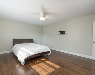 320 South - Photo Thumbnail 11