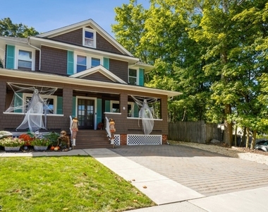 8 Oak Grove Rd - Photo Thumbnail 16