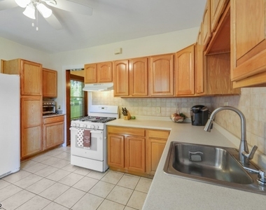 8 Oak Grove Rd - Photo Thumbnail 7