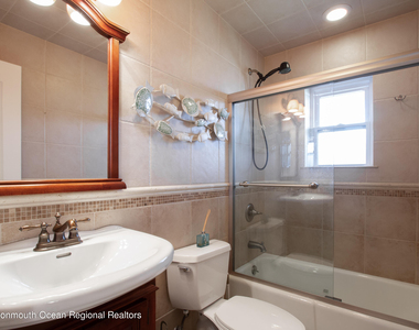 455 Ocean Boulevard - Photo Thumbnail 2