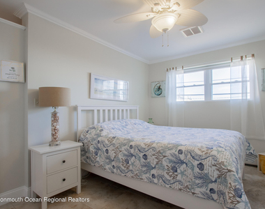 455 Ocean Boulevard - Photo Thumbnail 6