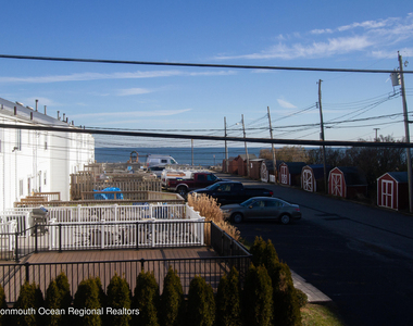 455 Ocean Boulevard - Photo Thumbnail 9