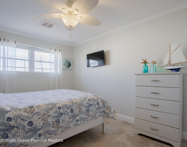 455 Ocean Boulevard - Photo Thumbnail 5