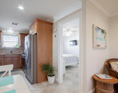 455 Ocean Boulevard - Photo Thumbnail 3