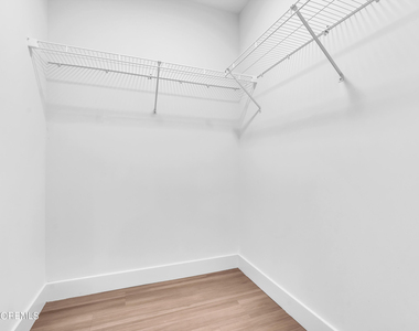27 3rd Avenue - Photo Thumbnail 16