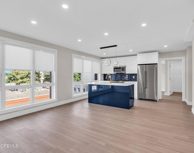 27 3rd Avenue - Photo Thumbnail 10