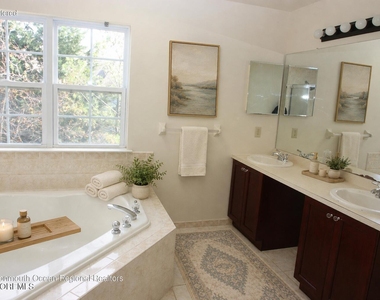 86 Banyan Boulevard - Photo Thumbnail 14