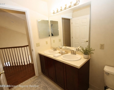 86 Banyan Boulevard - Photo Thumbnail 22
