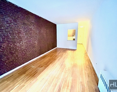 East 80th Street - Photo Thumbnail 3