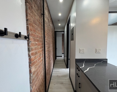 2 Avenue - Photo Thumbnail 6