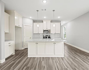 2308 Bloomfield Drive - Photo Thumbnail 7
