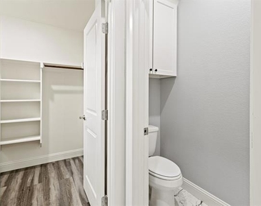 2308 Bloomfield Drive - Photo Thumbnail 14