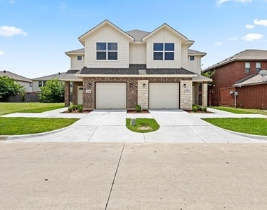 2308 Bloomfield Drive - Photo Thumbnail 1