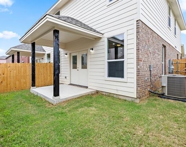 2308 Bloomfield Drive - Photo Thumbnail 24